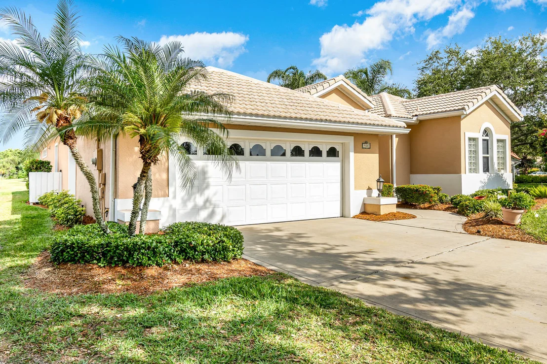 Photo of 920 Palm Brook Drive