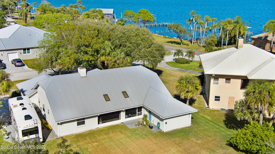 Photo of 115 River Road Circle