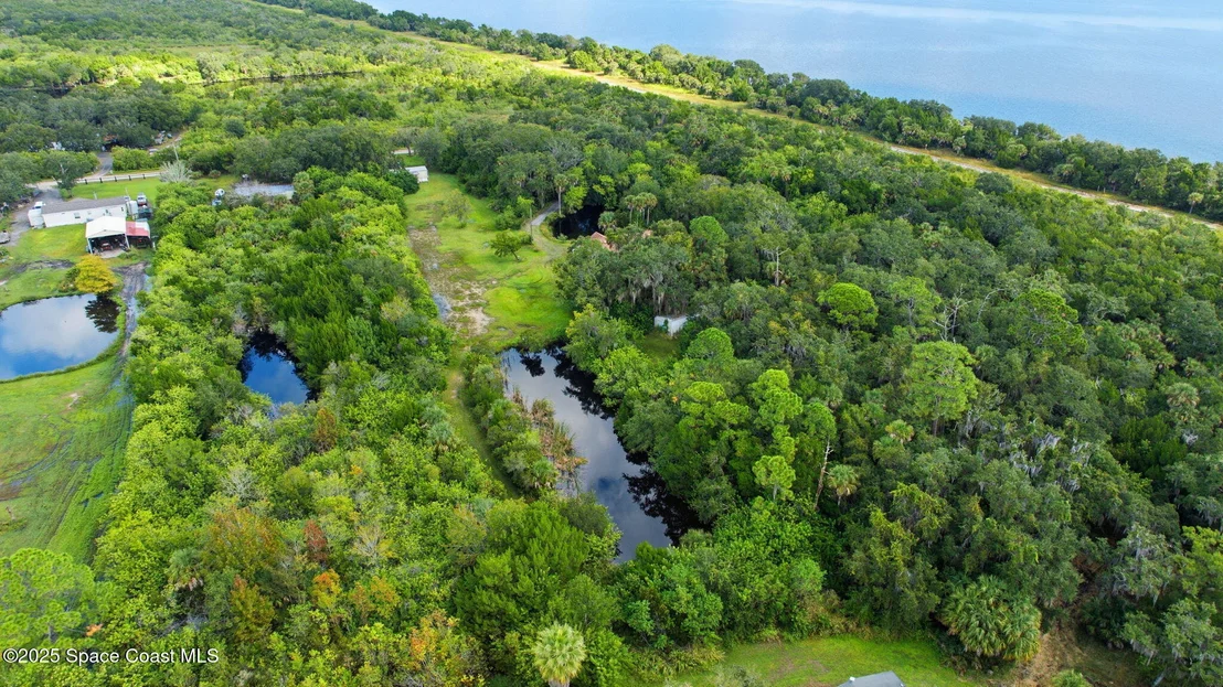 Photo of 2821&2825 Lionel Road
