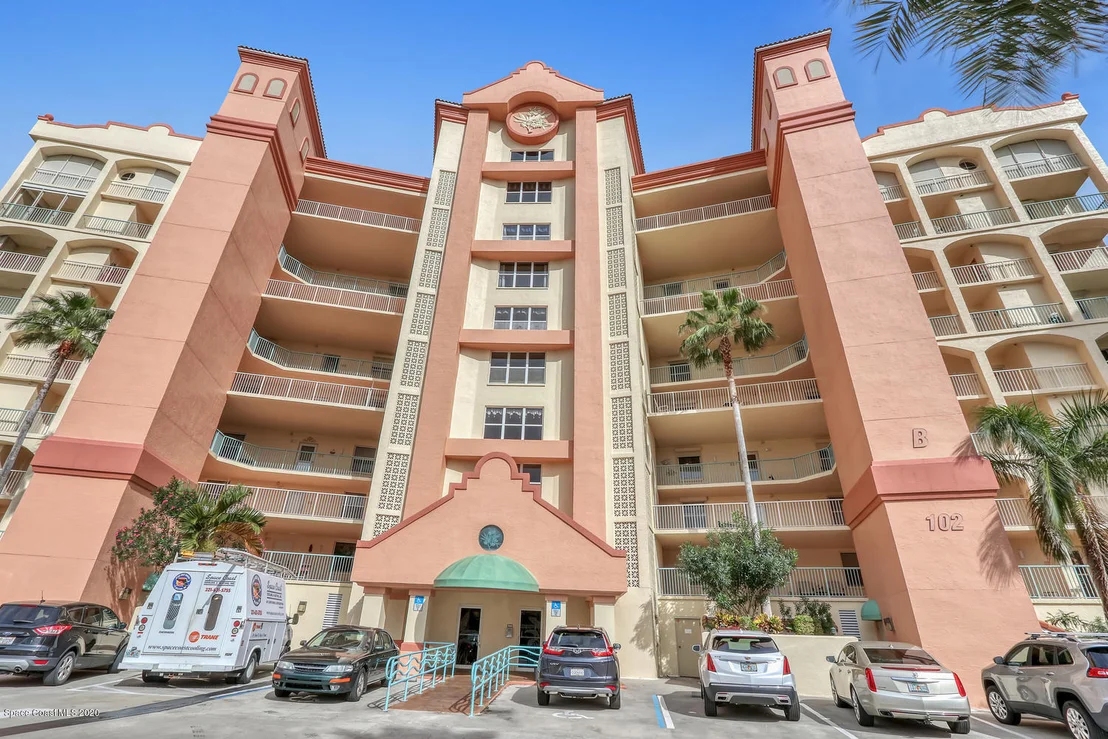 Photo of Unit 405 at 102 Riverside Drive