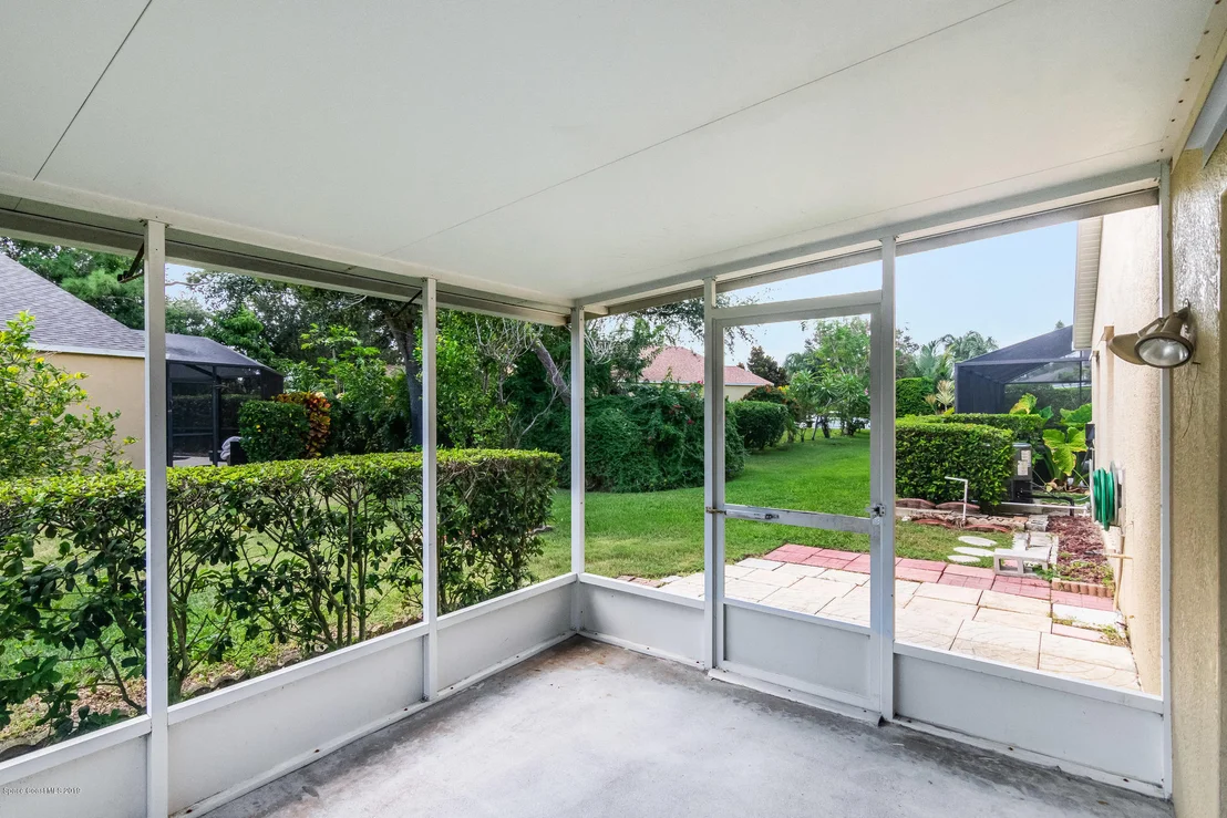 Photo of 972 Villa Drive