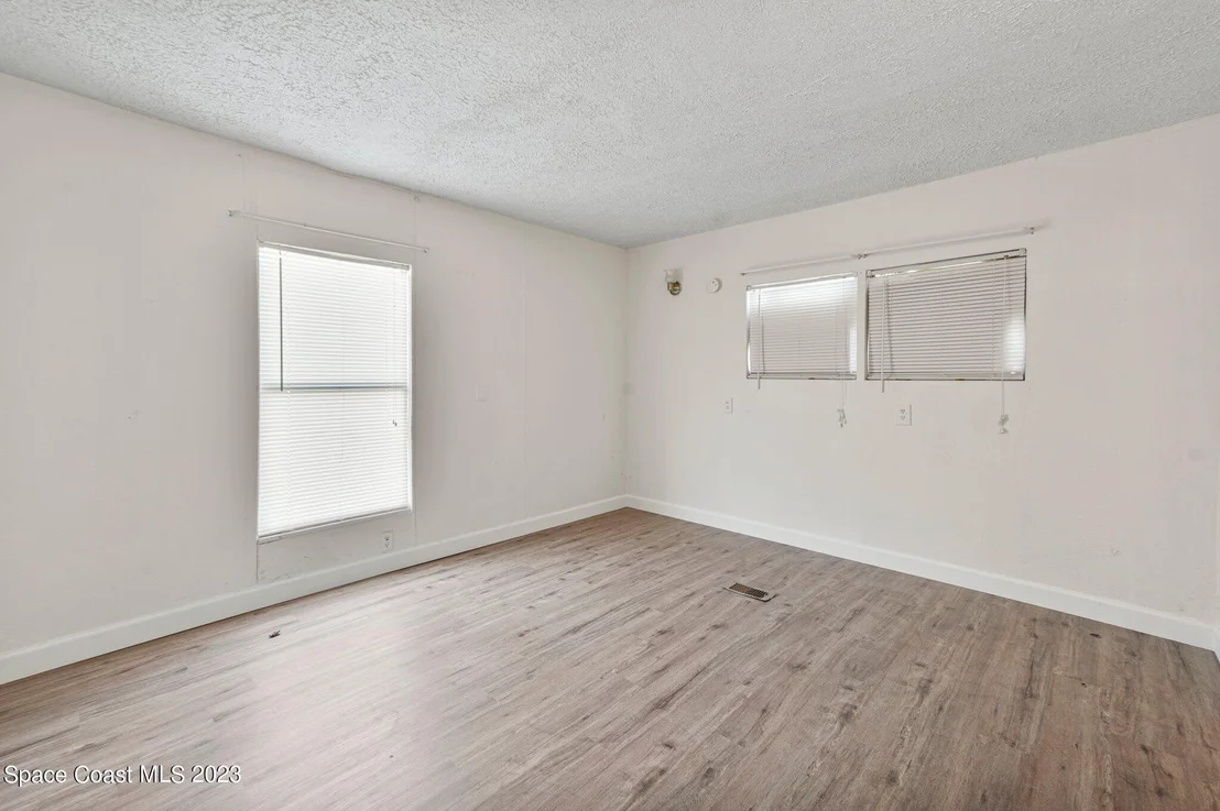 Photo of 1162 Luther Drive