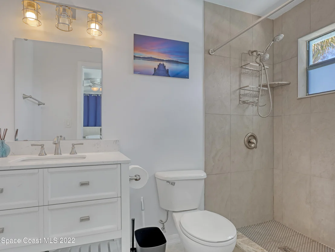 Photo of 619 N Robert Way