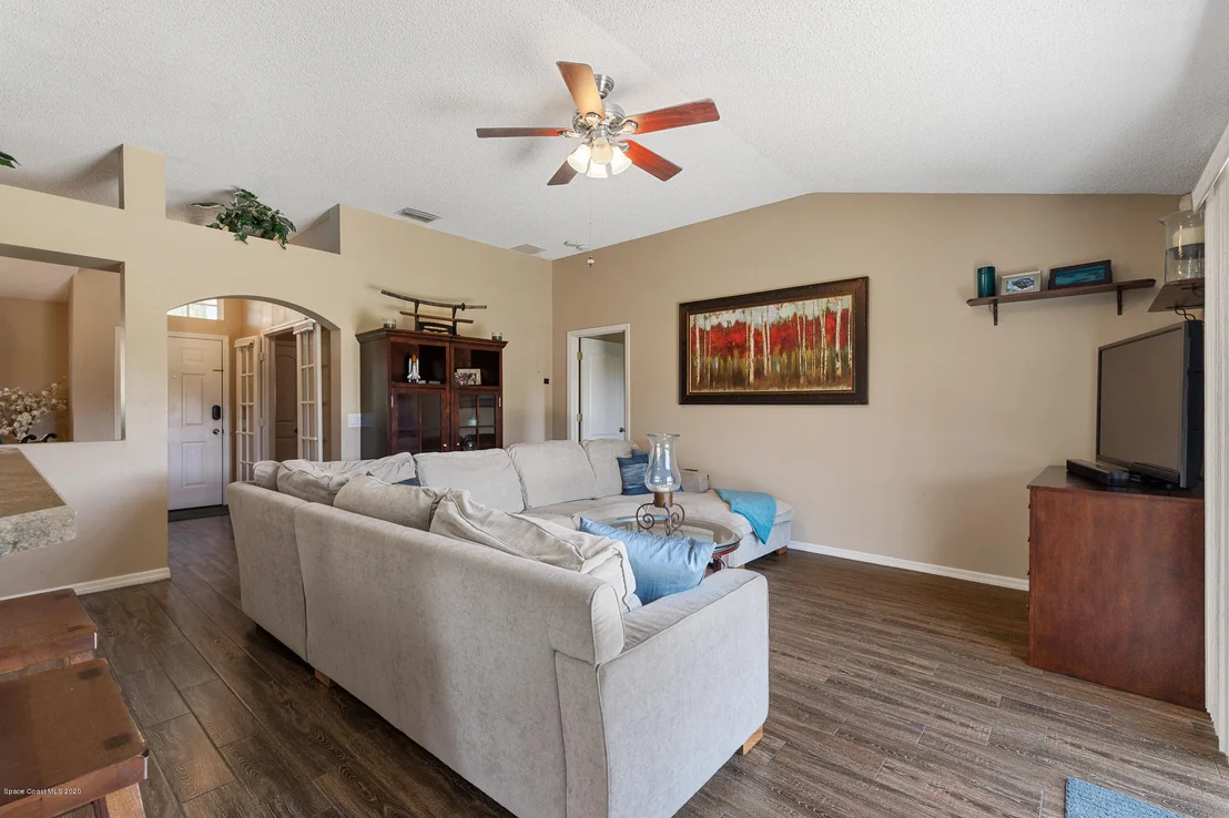 Photo of 817 Honeysuckle Drive