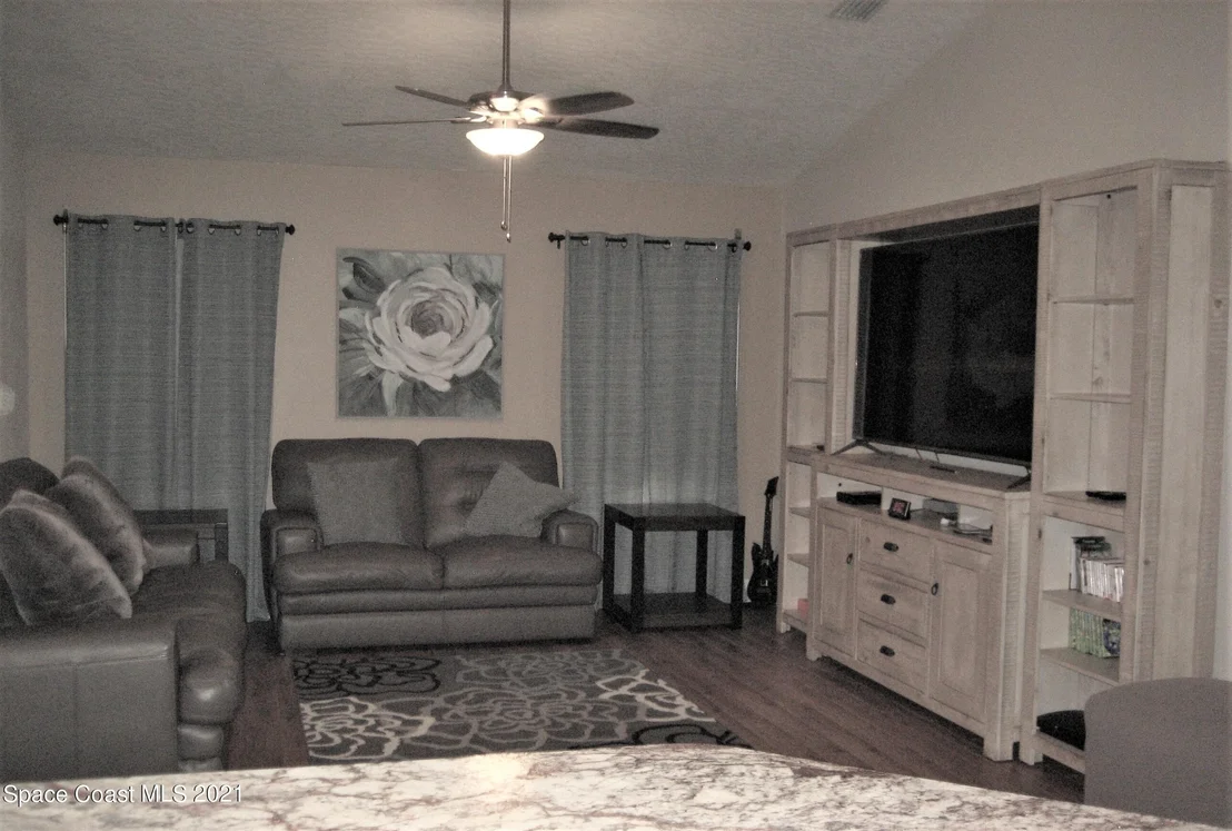 Photo of 863 Ridge Lake Drive