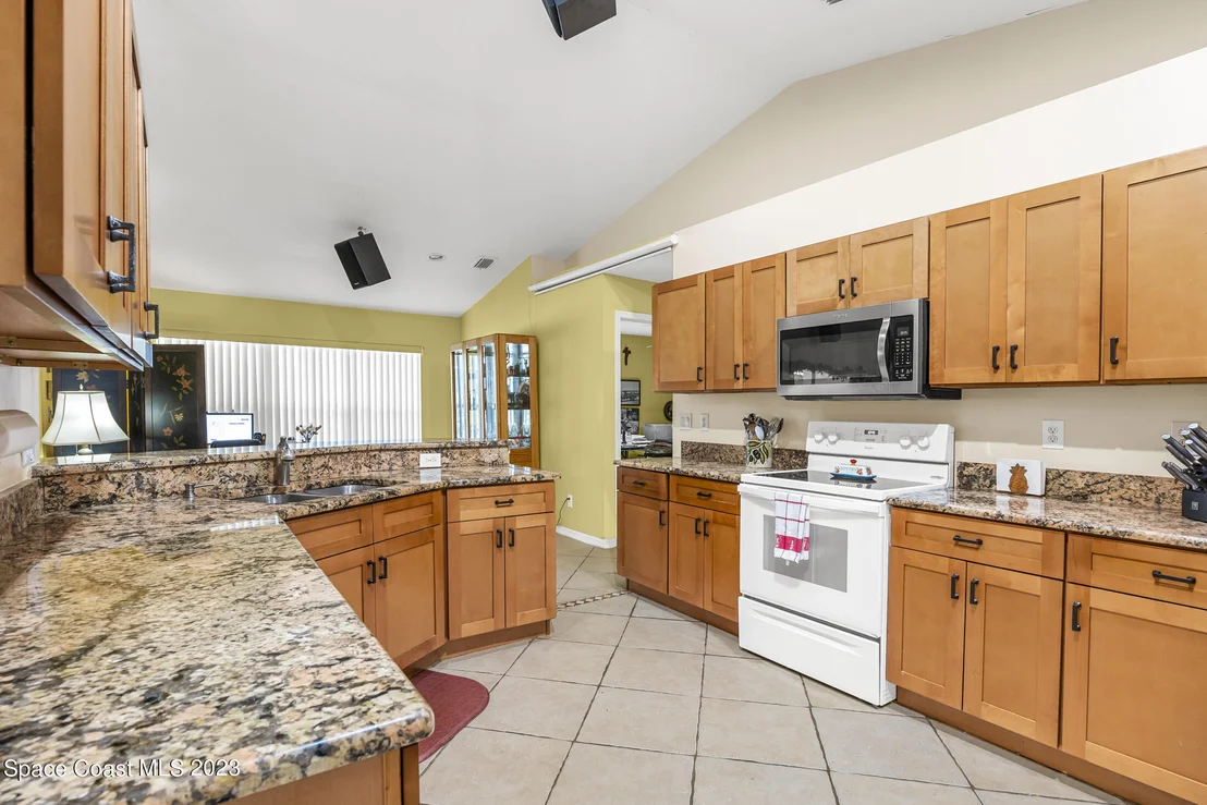 Photo of 1020 Meadowbrook Road NE