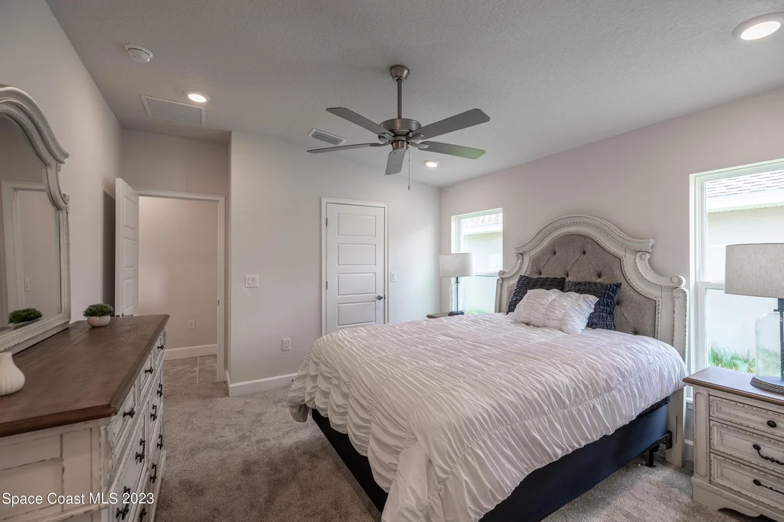 Photo of 1083 Grantham Lane