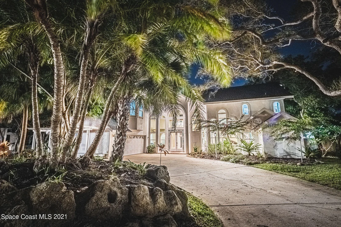 Photo of 472 Peregrine Drive