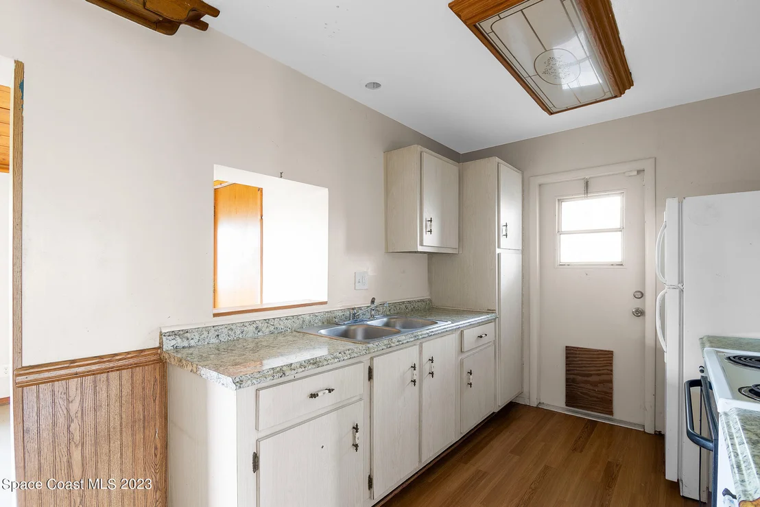 Photo of 3266 Edgewood Drive NE