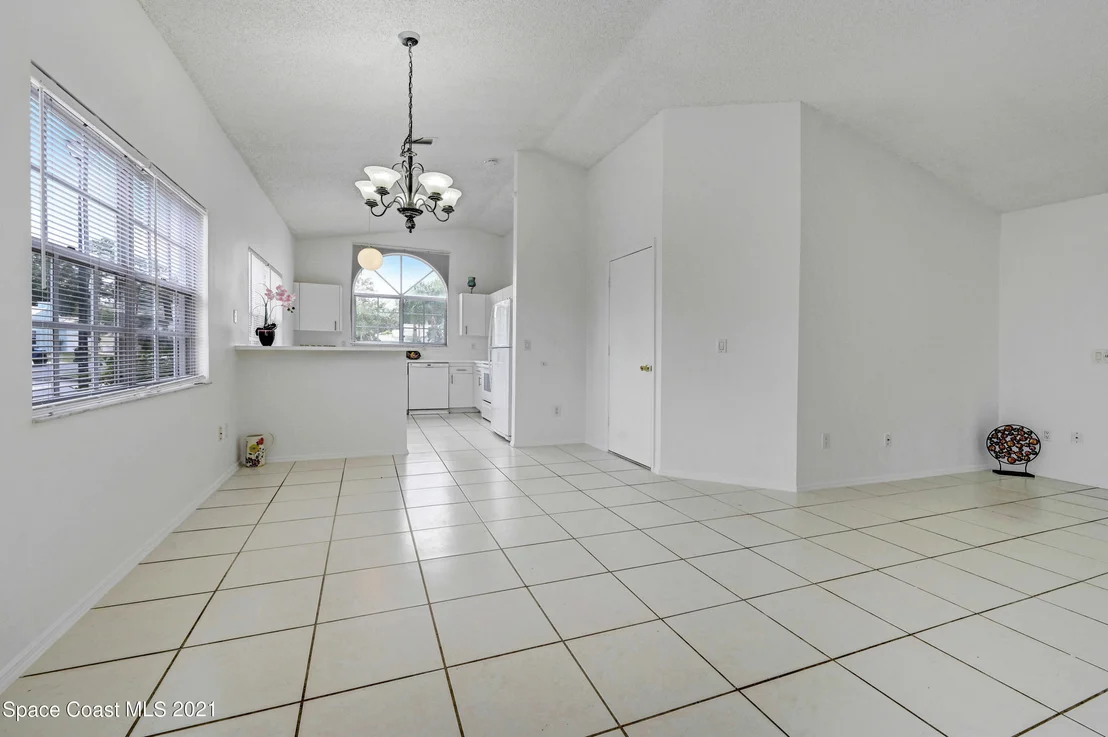 Photo of 858 Wateroak Drive NE