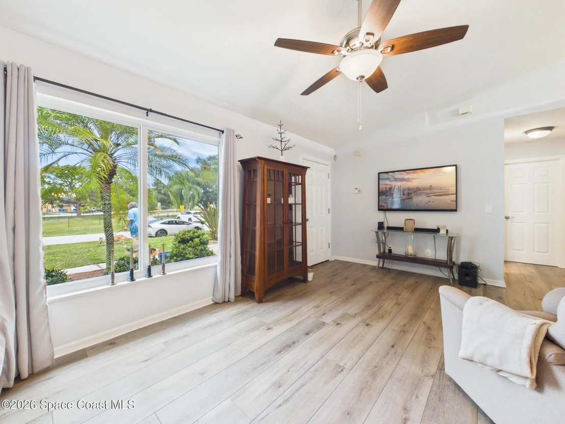 Photo of 977 Fulton Way