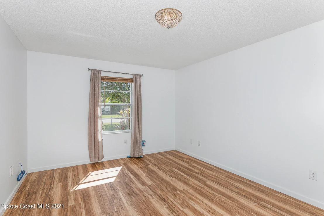 Photo of 5590 Fairbridge Street