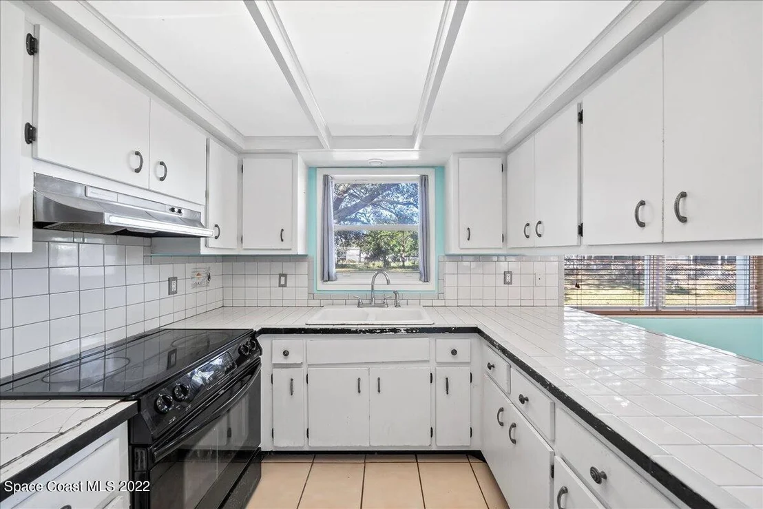 Photo of 668 Hampton Drive NE