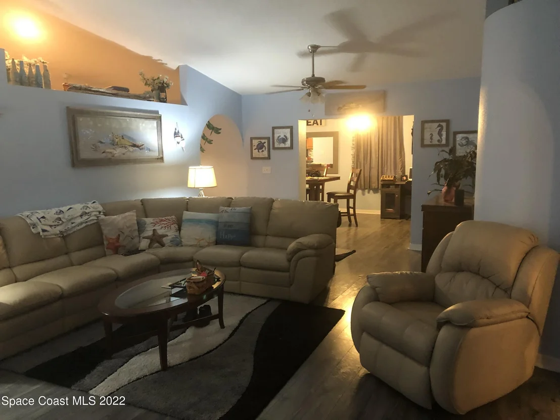 Photo of 6591 Bancroft Avenue