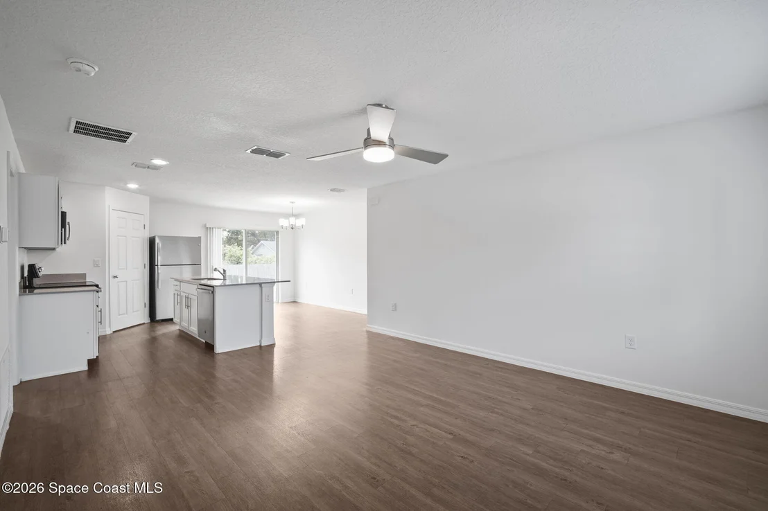 Photo of 549 Eldron Boulevard SE