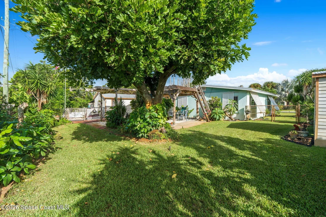 Photo of 241 Avenida Central