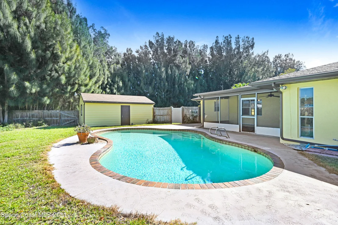 Photo of 1997 Giroux Drive NE