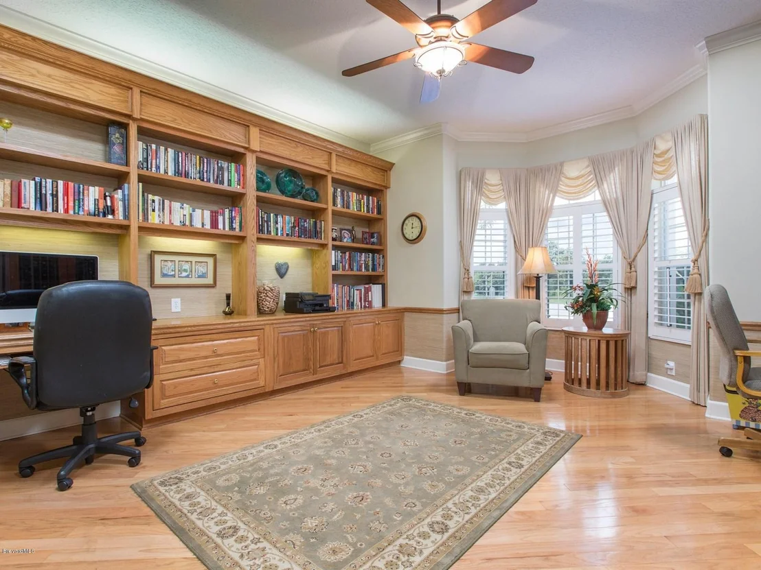 Photo of 965 Chatsworth Drive
