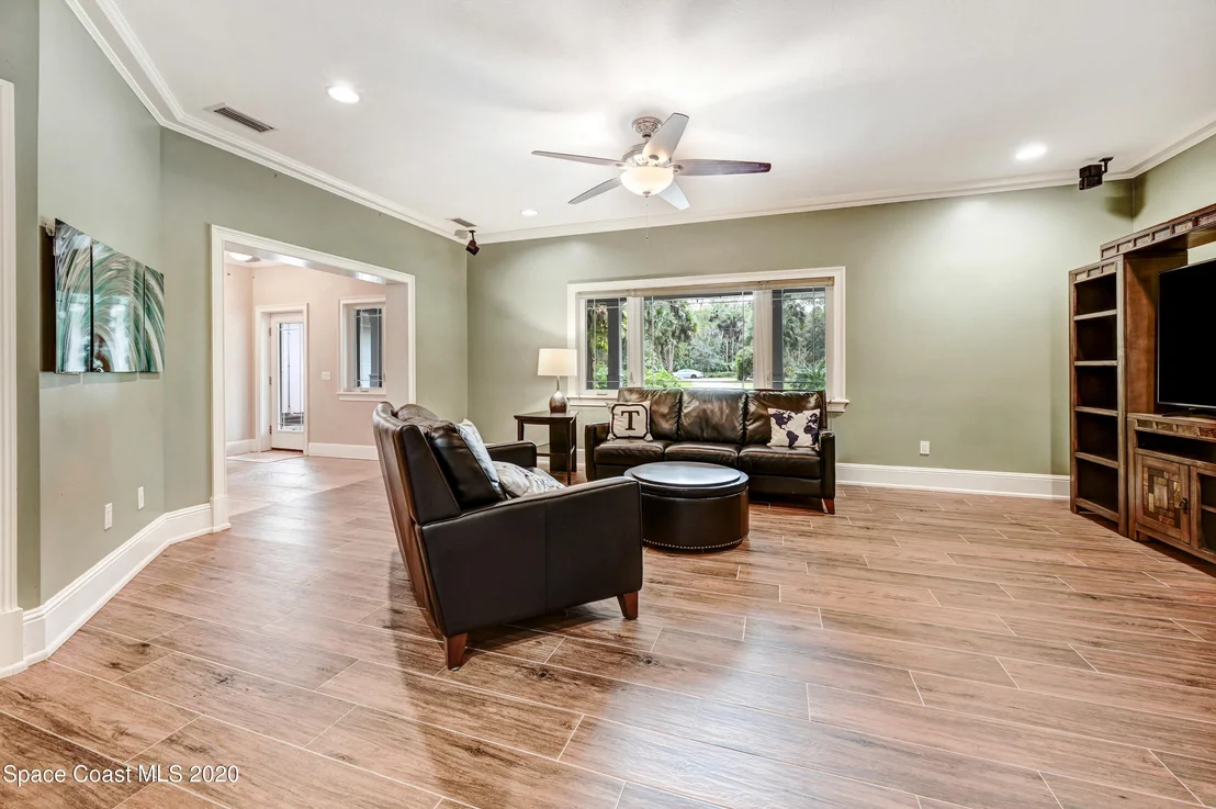 Photo of 6420 South Drive