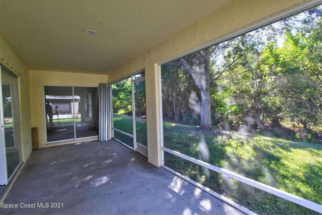 Photo of 932 Tavernier Circle NE