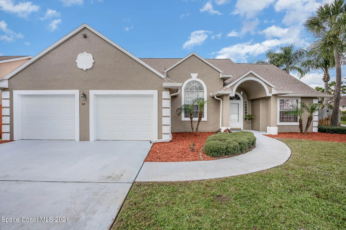 Photo of 1365 Heritage Acres Boulevard