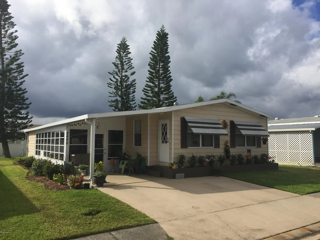 Photo of 2448 Coconut Palm Drive NE