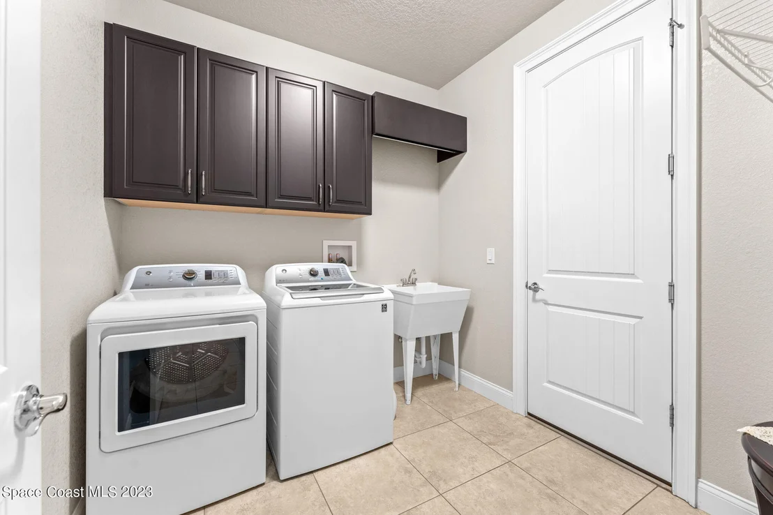 Photo of 2037 Windbrook Drive SE