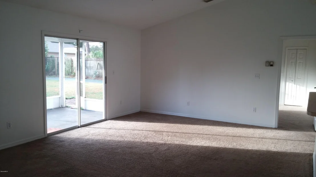 Photo of 5961 Midway Avenue