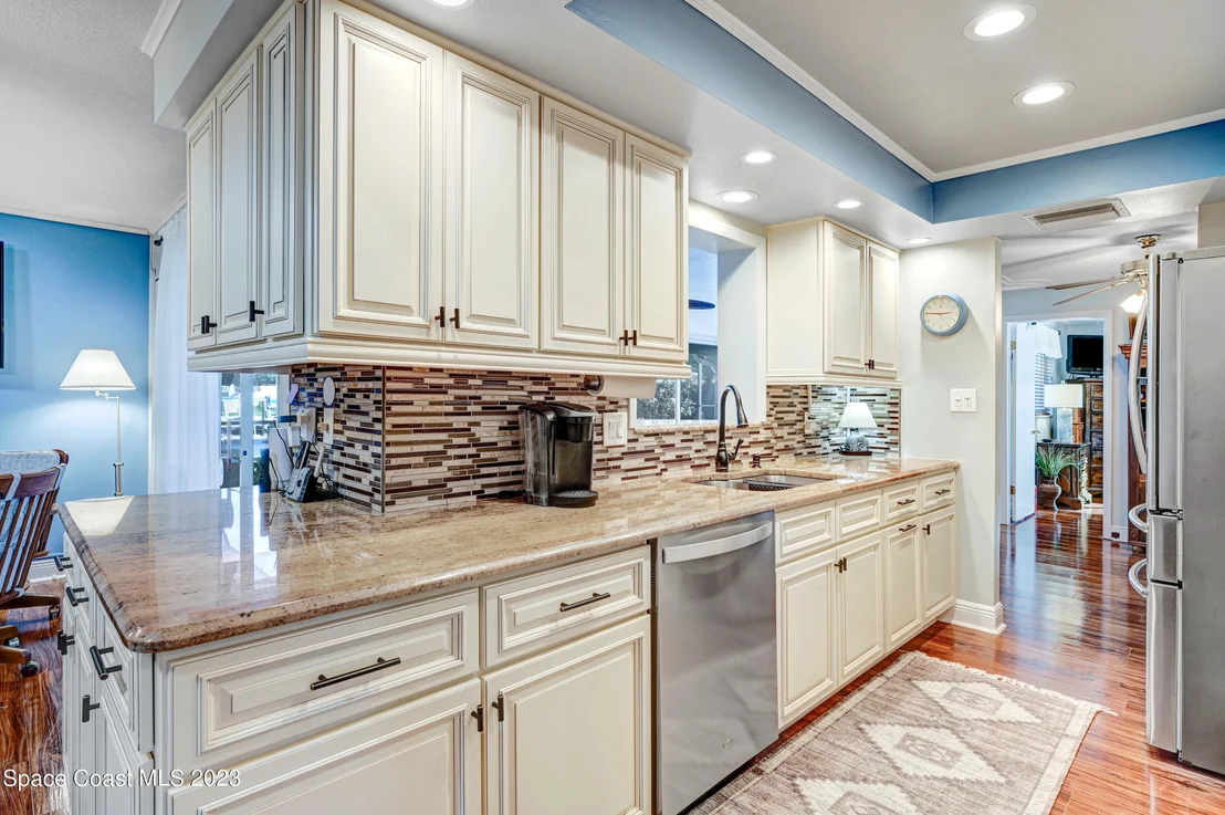 Photo of 405 Thrush Drive