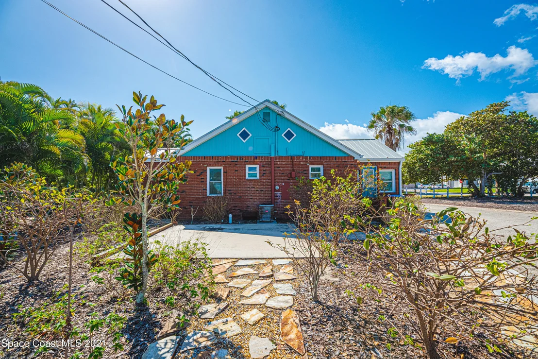 Photo of 210 1st Avenue