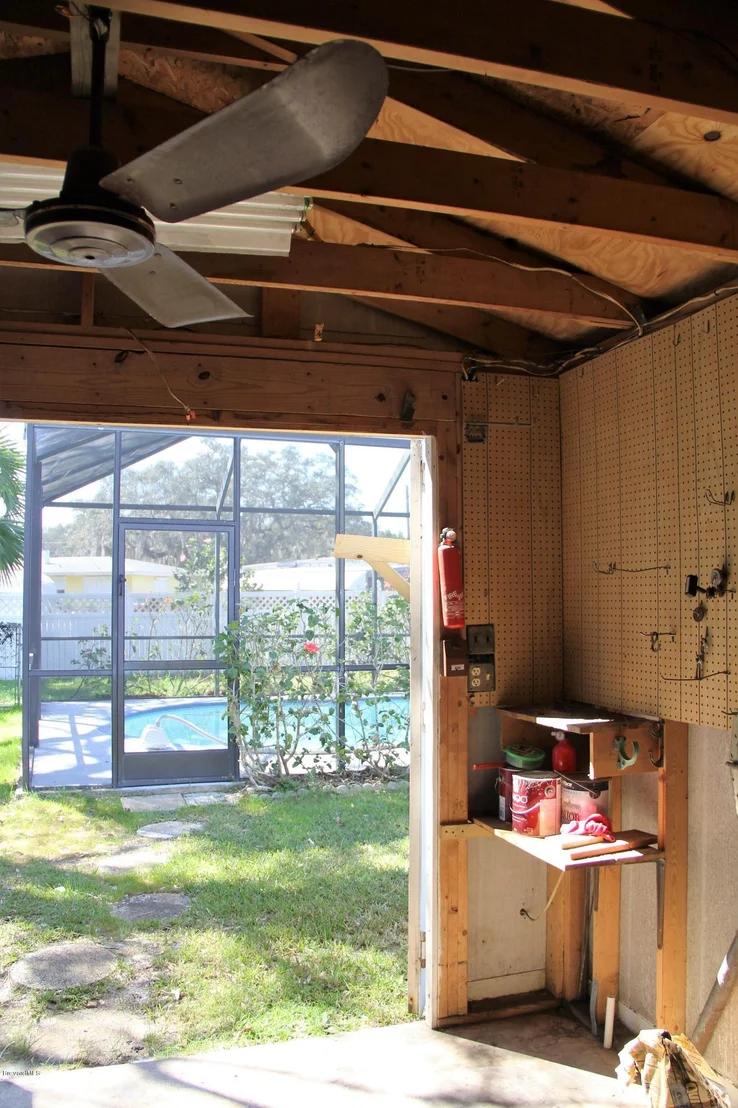 Photo of 1139 Aurora Road