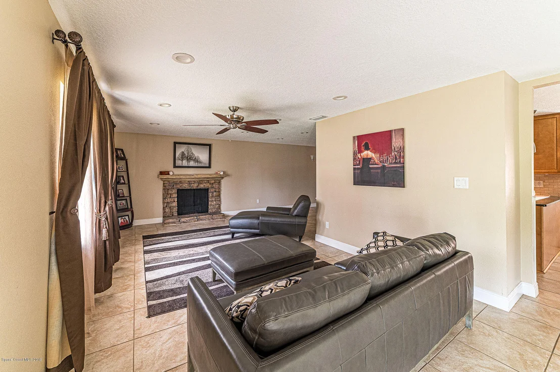 Photo of 601 Edgewood Drive
