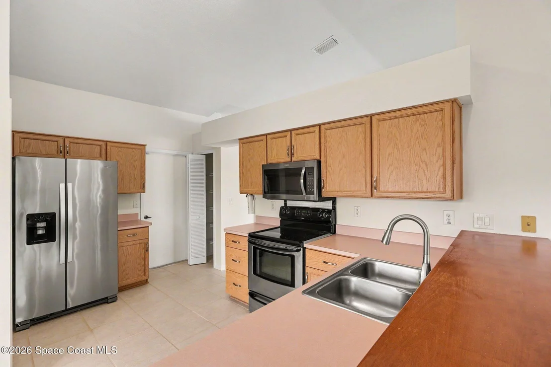 Photo of 1230 Meadowbrook Road NE