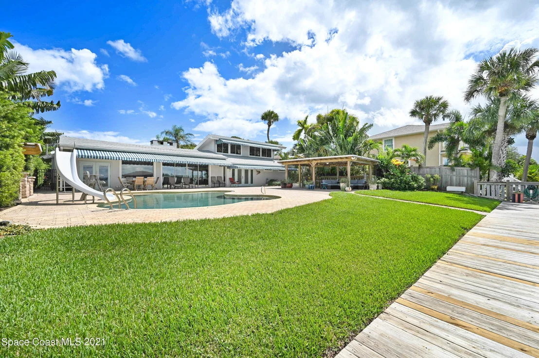 Photo of 600 N Riverside Drive