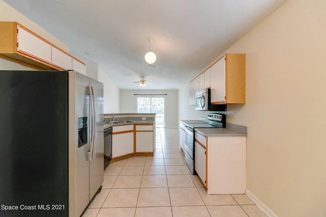 Photo of 1125 White Oak Circle