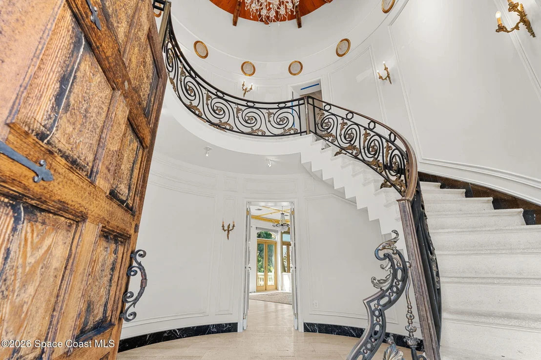 Photo of 1000 N Riverside Drive
