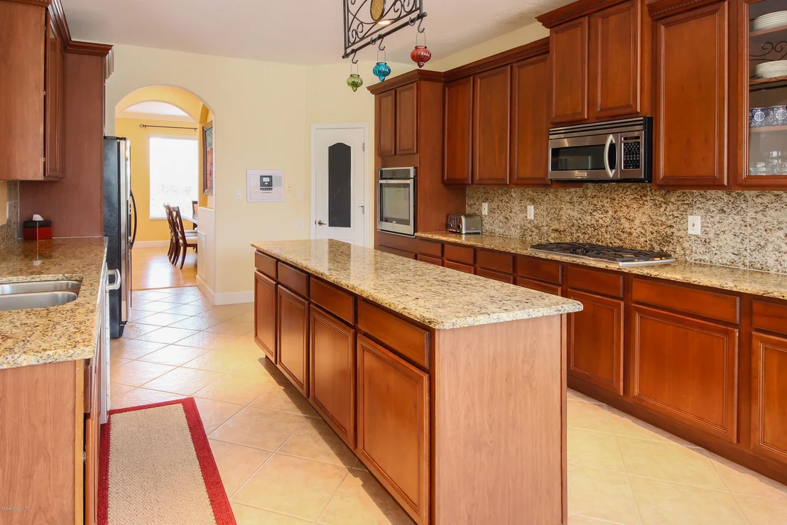 Photo of 885 Chatsworth Drive