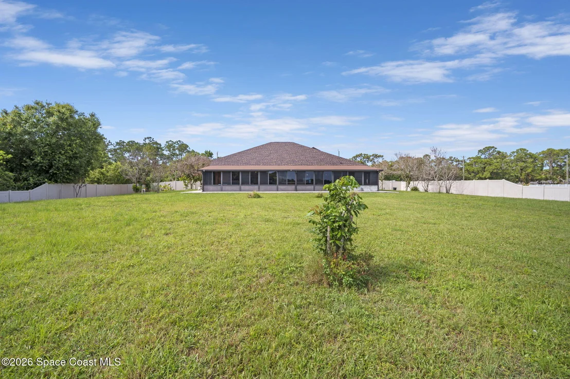Photo of 900 Hall Road
