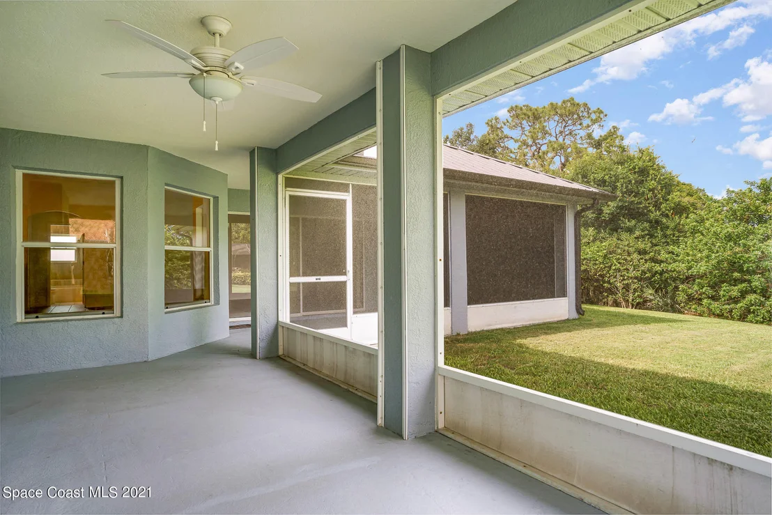 Photo of 4353 Long Lake Road