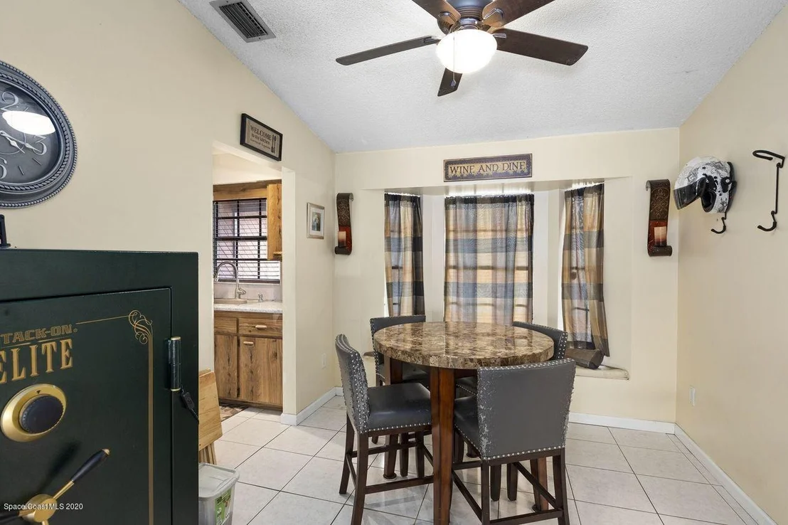 Photo of 823 Levitt Parkway