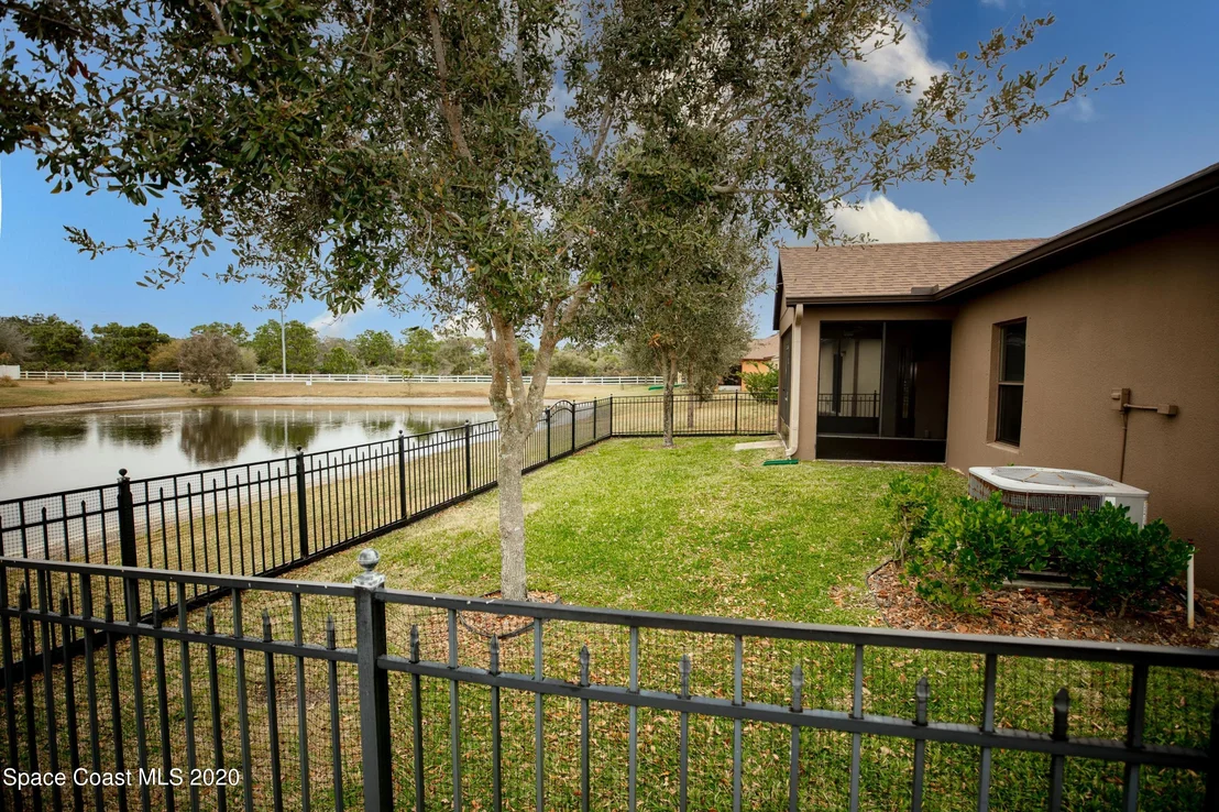 Photo of 1040 Cayman Drive