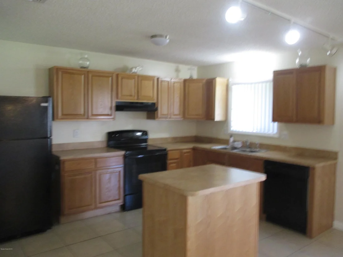 Photo of 790 Becker Avenue NE