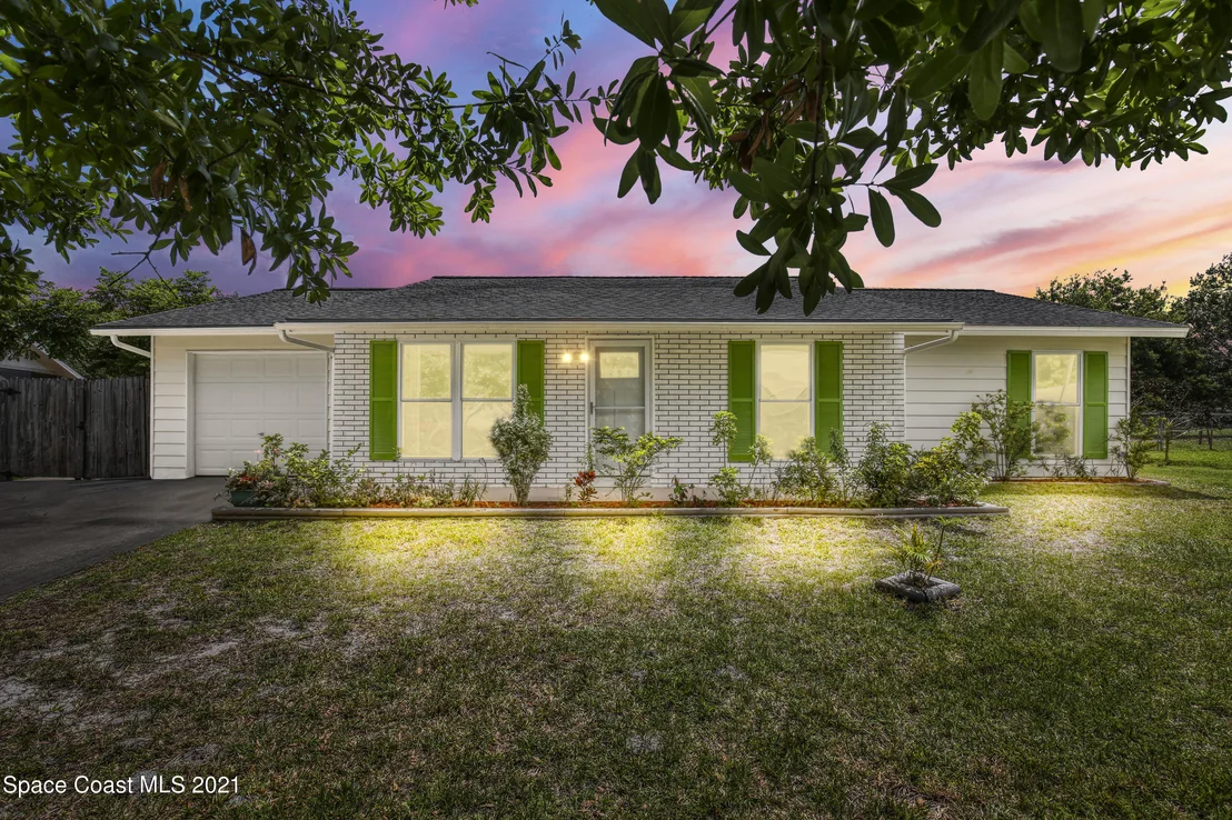 Photo of 1415 Cindy Circle NE