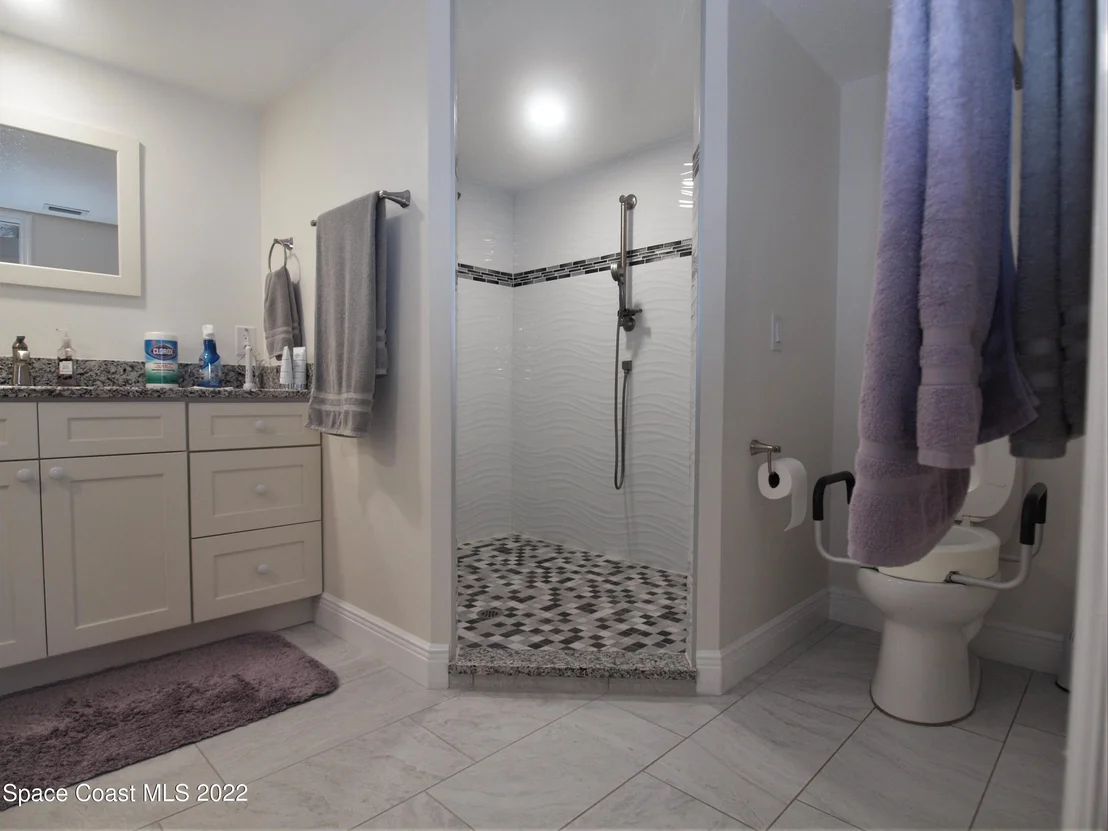 Photo of Unit 302 at 100 Riverside Drive