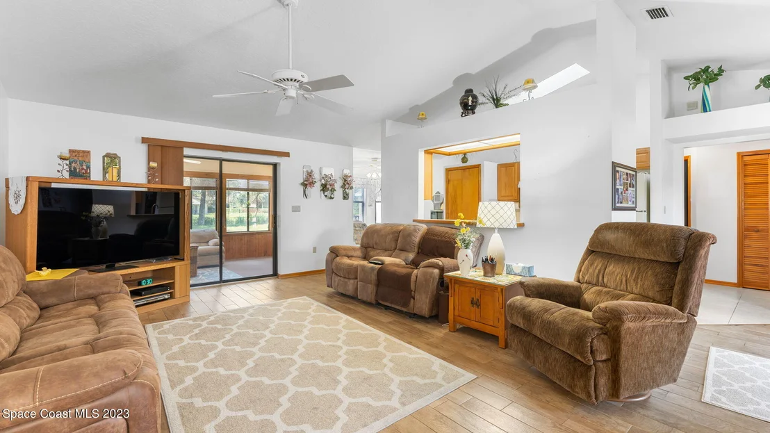 Photo of 1382 Buffing Circle SE