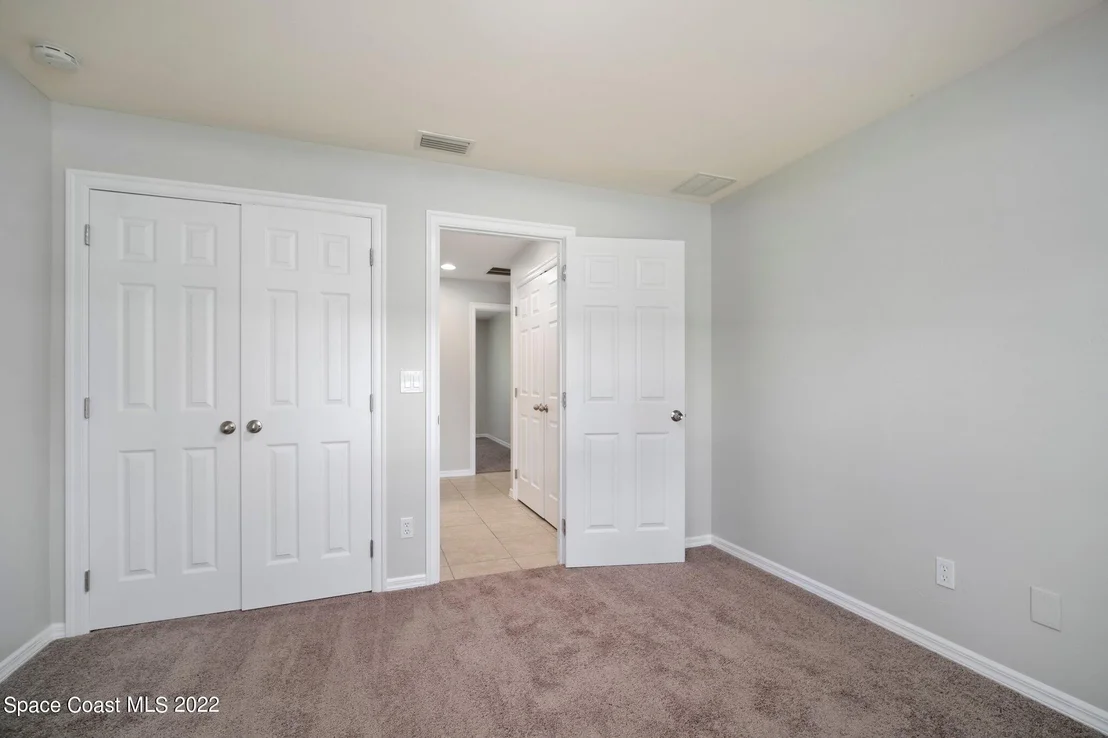 Photo of 1062 Summa Boulevard