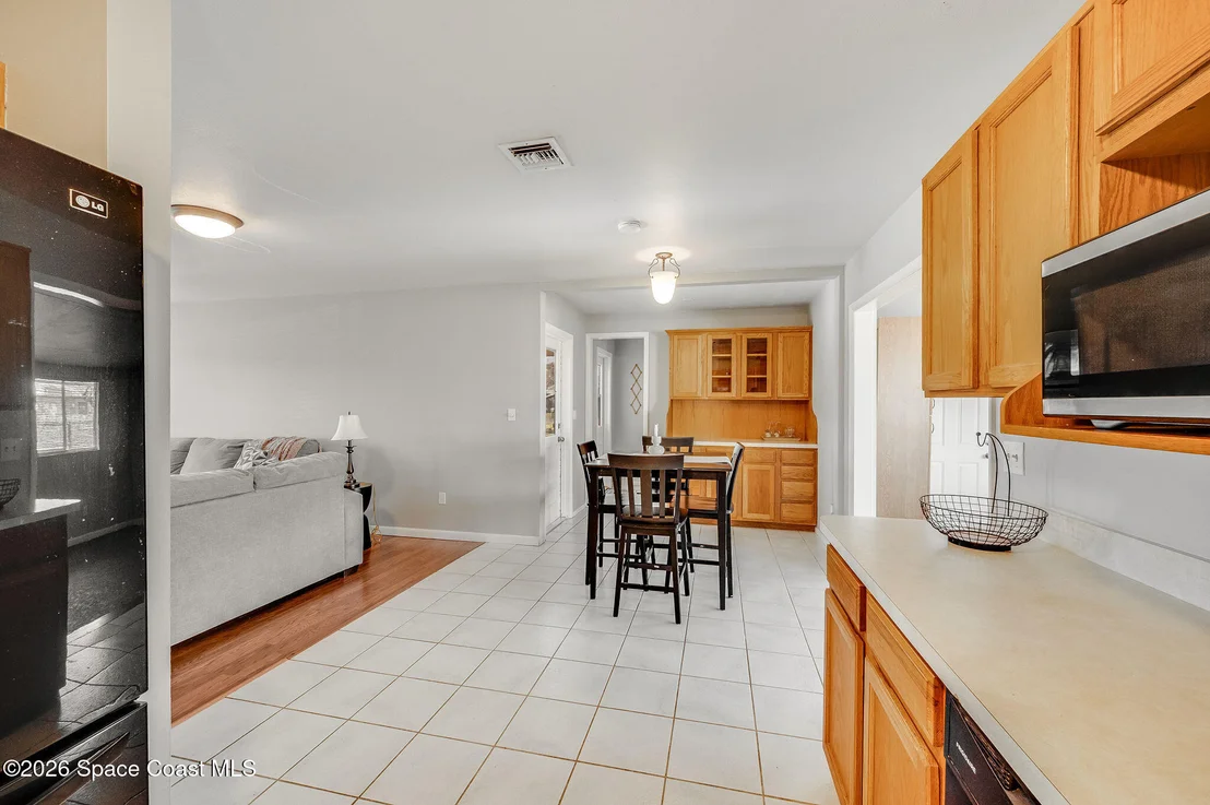 Photo of 995 Eyerly Lane NE