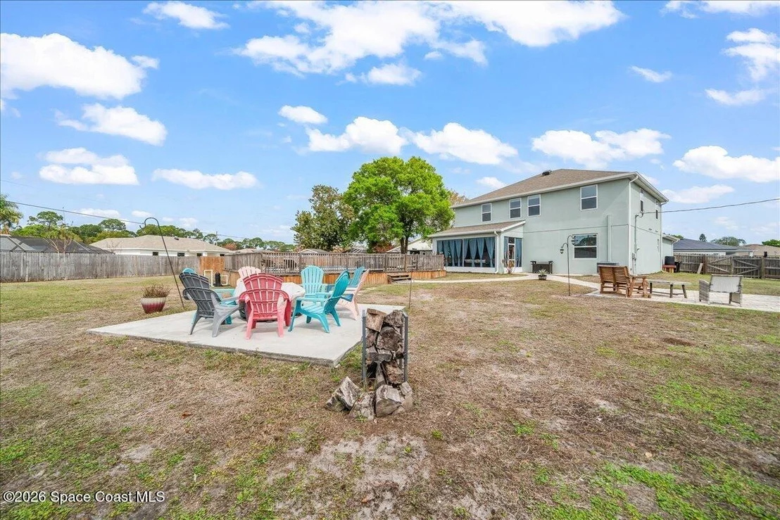 Photo of 800 Lyons Circle NW