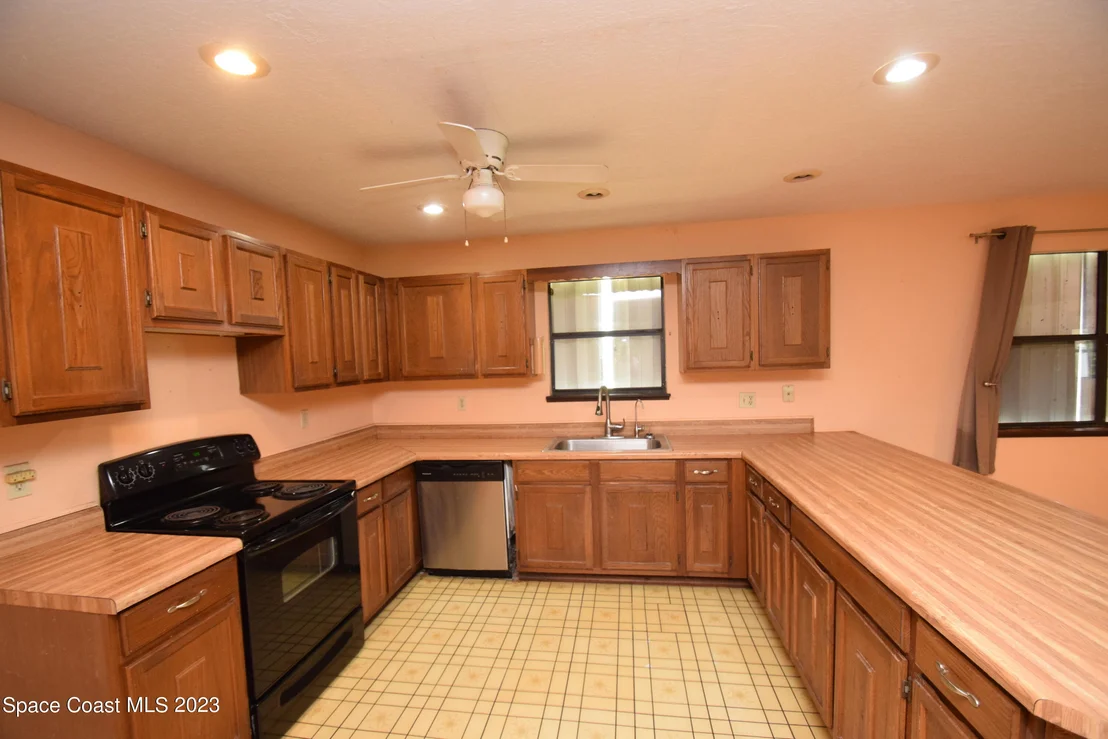 Photo of 2660 Weber Road
