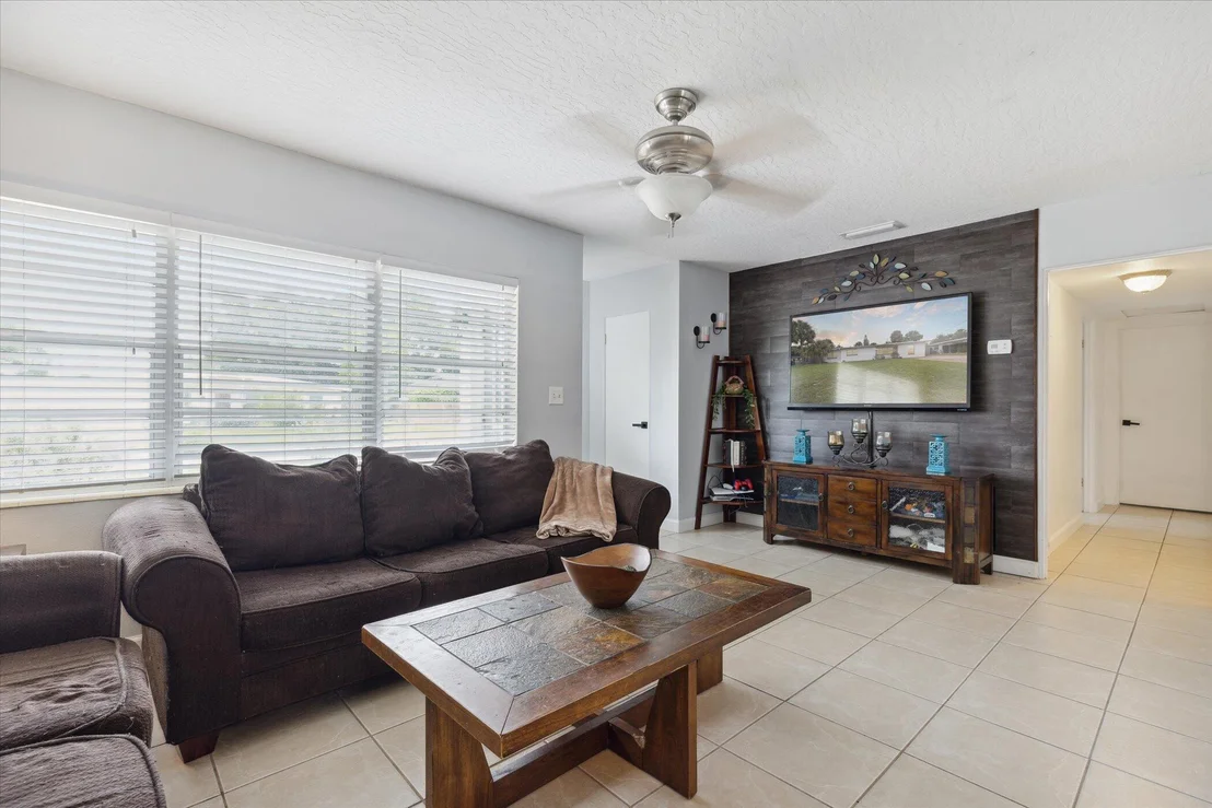 Photo of 1426 Hillcrest Drive